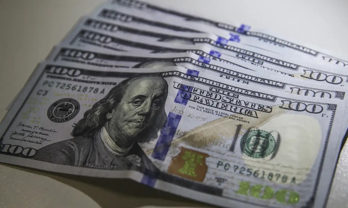 Ap&oacute;s recorde, bolsa opera com instabilidades e d&oacute;lar sobe &ndash; Sistema Para&iacute;so